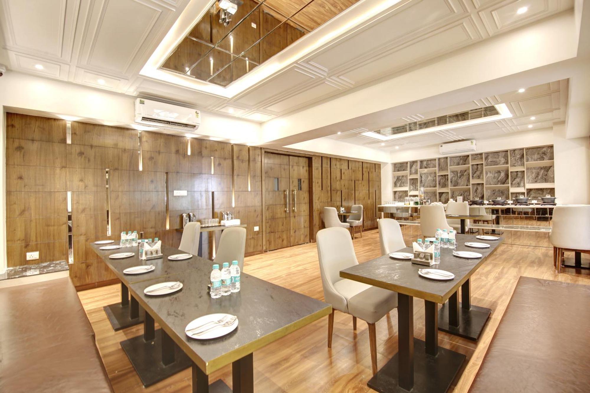 Marks Hotel & Banquet Noida Eksteriør bilde