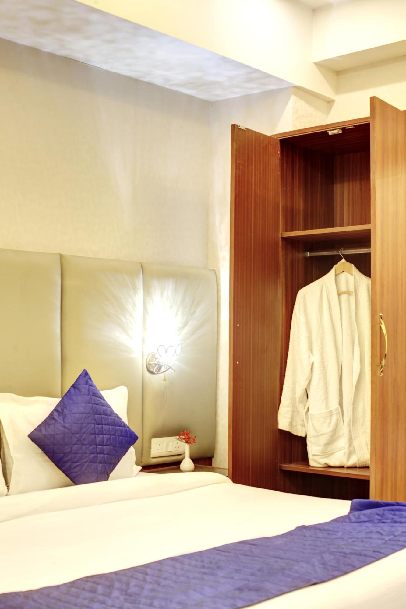 Marks Hotel & Banquet Noida Eksteriør bilde